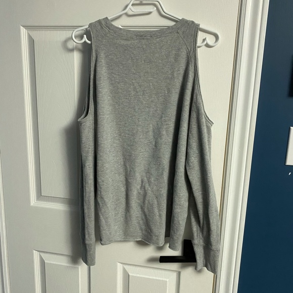 Cold Shoulder front tie top - Picture 2 of 3